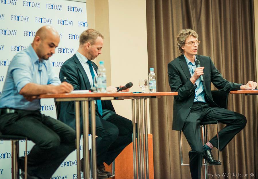 Олексій ОМЕЛЬЯНЧУК оголосив про своє рішення під час дебатів. Фото: Fryday